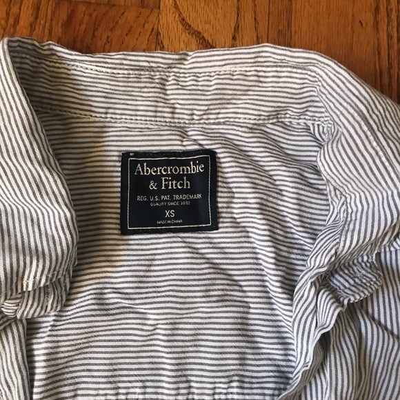 NWOT Abercrombie&Fitch women’s striped button down - Picture 2 of 3